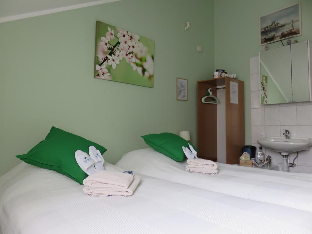 Bed and breakfast Rene's 4*